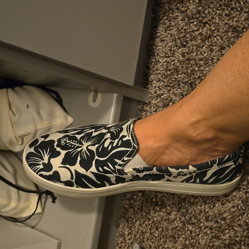 Prada hawaiian 🌺 floral slip ons 7 - Picture 2 of 13